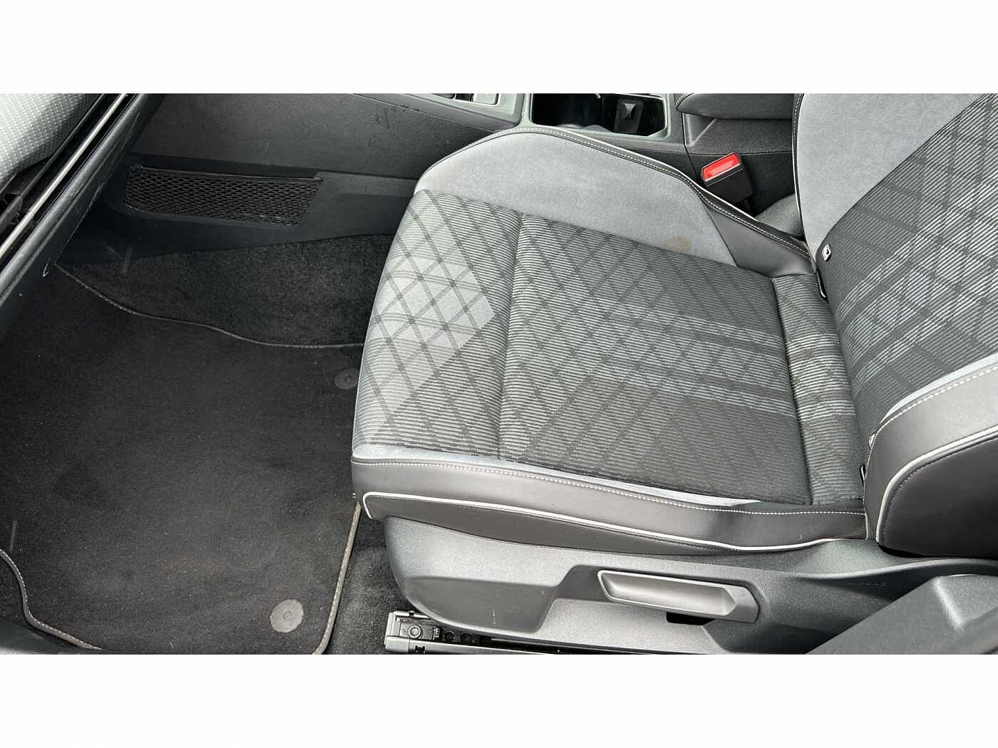 Volkswagen Golf 1.5 TSI 150 R-Line 5dr